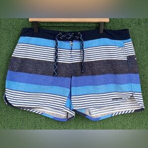 Patagonia Wavefarer Fitz Stripe Texture Viking Blue Board Shorts Women’s Size 12